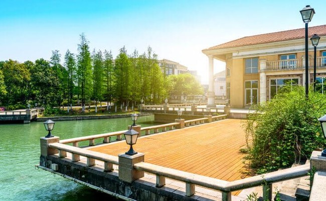 Why Should We Invest in Commercial Property in Gurugram in 2025?2